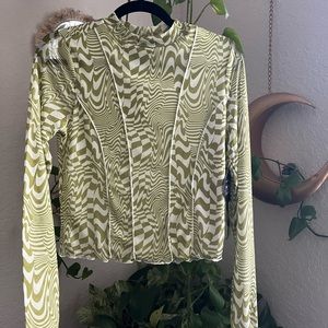 NEW! Trendy long sleeve crop top